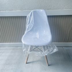 New Mid Century Modern White Dining/Accent Chair 