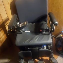 2021 Pride Mobility Quantum J4 Power Chair 