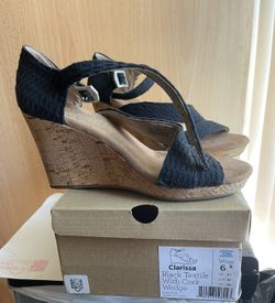 Toms Size 6.5 Women Wedges