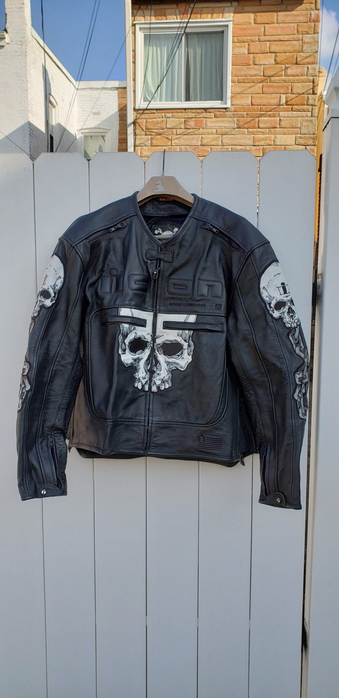 New iCon Skull Leather Jacket Size 2XL