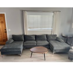 Demarcus 130.5” Wide Sofa & Chaise (Grey 