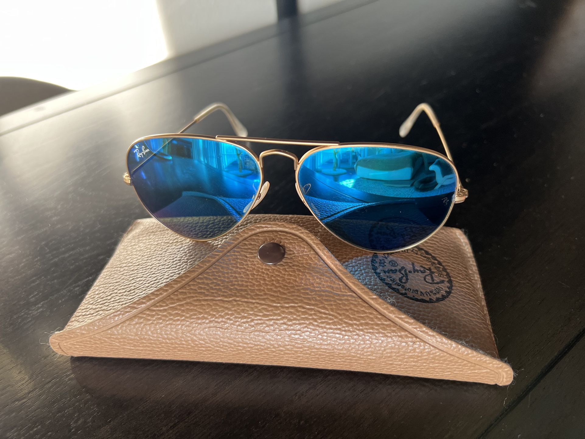Ray-Ban Aviator Sunglasses with Blue Mirrored Lenses and gold Frame Ray-Ban 3025 Gold/Blue/Clear Prescription Sunglasses main image 4