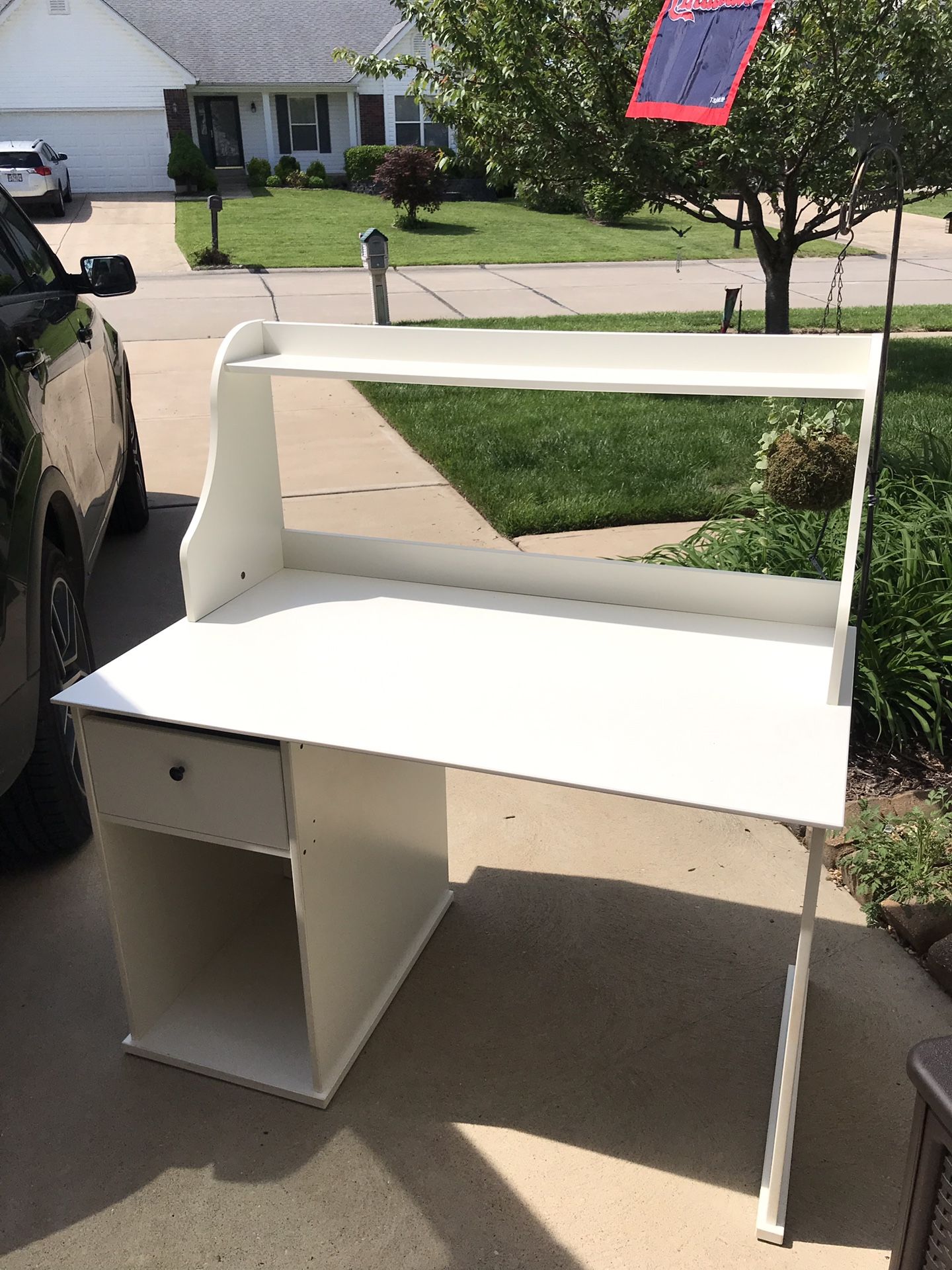 White desk with drawer and sliding table