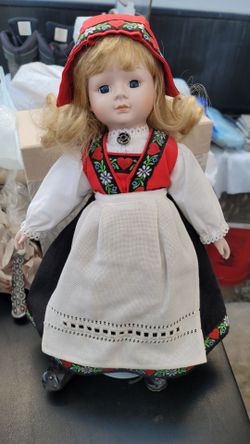 Norwegian Girl in Hardanger Bunad Folk Dress (Vintage)