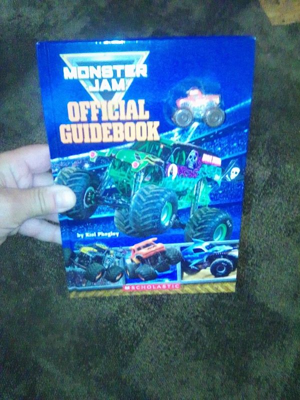 2023  OFFICIAL MONSTER JAM GUIDE BOCK