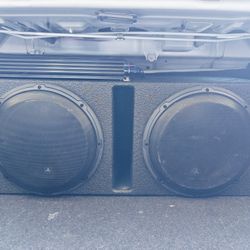 2 JL Audio 12w3v3 Subwoofers With Enclosure
