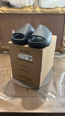 Yeezy slides onyx