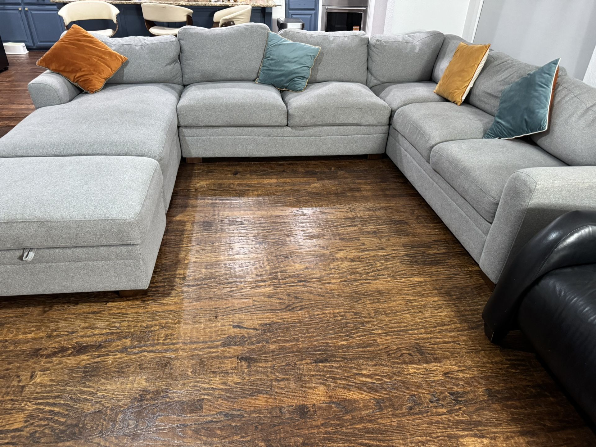 Sectional with Chaise and Storage Ottoman - 7 Person