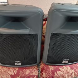 PEAVEY. PR12D. 2-WAY POWERED PA SPEAKER-(PAIR)  400 WATTS.  CONDITION :USED.  LOUDSPEAKER.  MUY BUENA CONDICION.  HIGH POWER