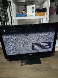 Sony, fifty five inch.There's nothing wrong with it.I just bought me a new one