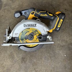 Dewalt 20 v Brushless Saw And Battery Pack 