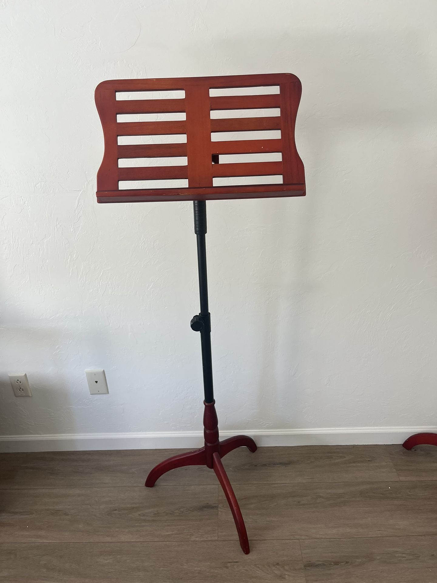 OSEKAVIO Wooden Sheet Music Stand, Adjustable Orchestral Music Stand for Schools, Orchestras, and Choirs