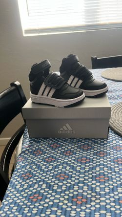 Toddlers Adidas Size 5