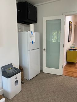 Insignia Refrigerator. Like New. Clean and in great condition! perfect for your apartment!!