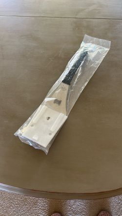 The Pampered Chef Barbecue Turner
