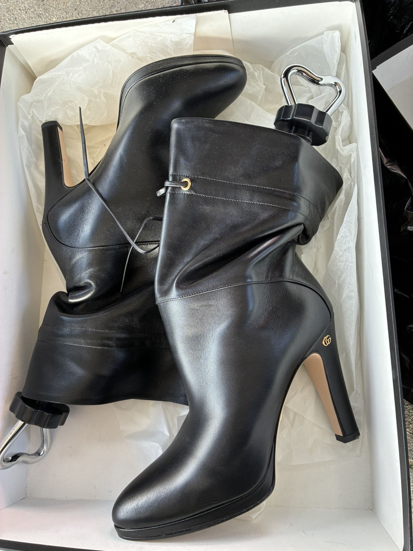 Size 38 black women, boots