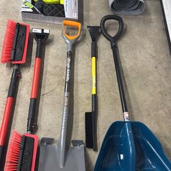 Snow Scrapers And Shovels 