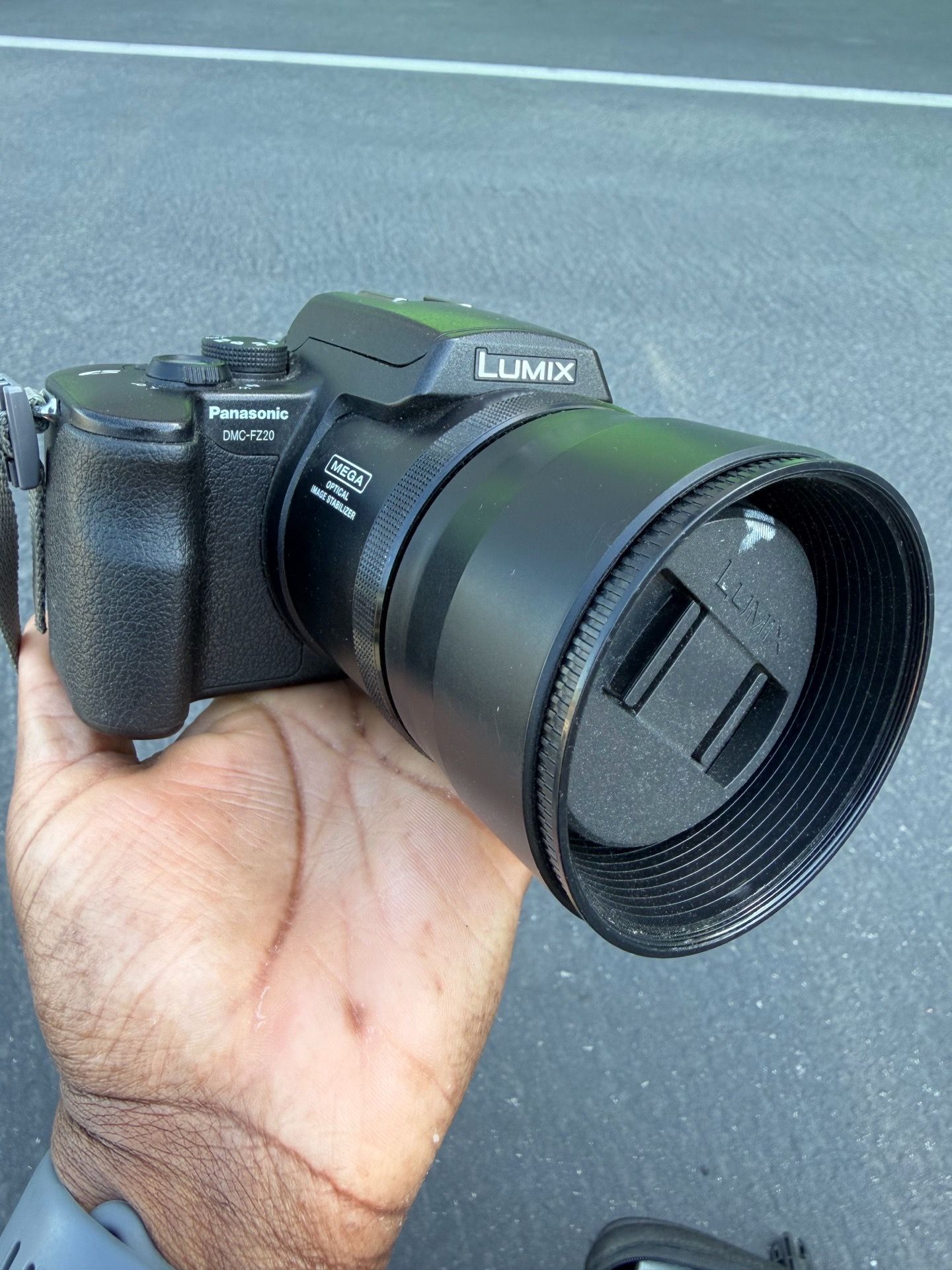 Panasonic LUMIX DMC-FZ20 5.0MP Digital Camera Black Battery Charger & Bag