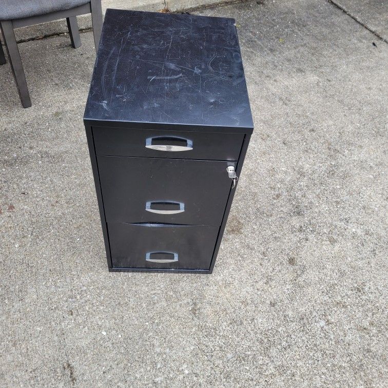 Nicely Designed File Cabinet W Key