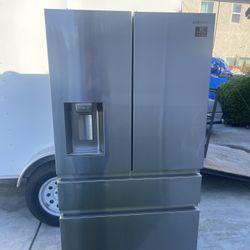 Samsung Family Size Refrigerator 
