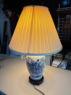 Vintage Chinoiserie Blue & White Porcelain Table Lamp