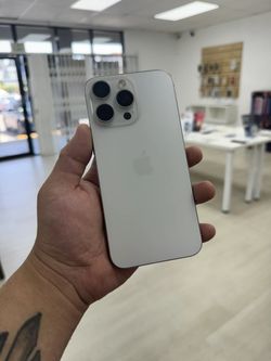 iPhone 15 Pro Max 6.7" (Unlocked) 256GB Heavy Used White Titanium