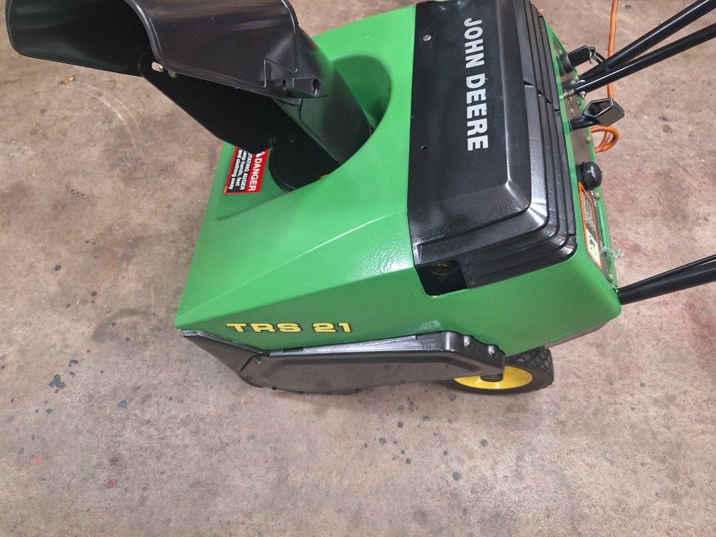 JD TRS21 Snowblower 