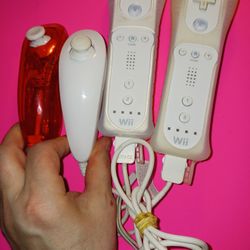Clean Tested Working With Battery Nintendo Wii Brand Controllers Plus Two Knuckles One Nintendo One Rock Candy Gorgeous Work Perfect! Rare Color Knuck