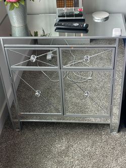 SET OF 2 MIRRORED ACCENT CABINETS / NIGHTSTANDS