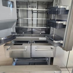 Un Refrijerador Sinco Puertas KitcnenAid Cuatro Meses De Garantia Se ASE DELIBER