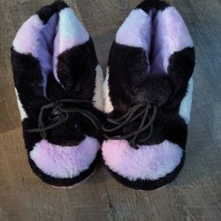 Size M7/8 sneaker slippers