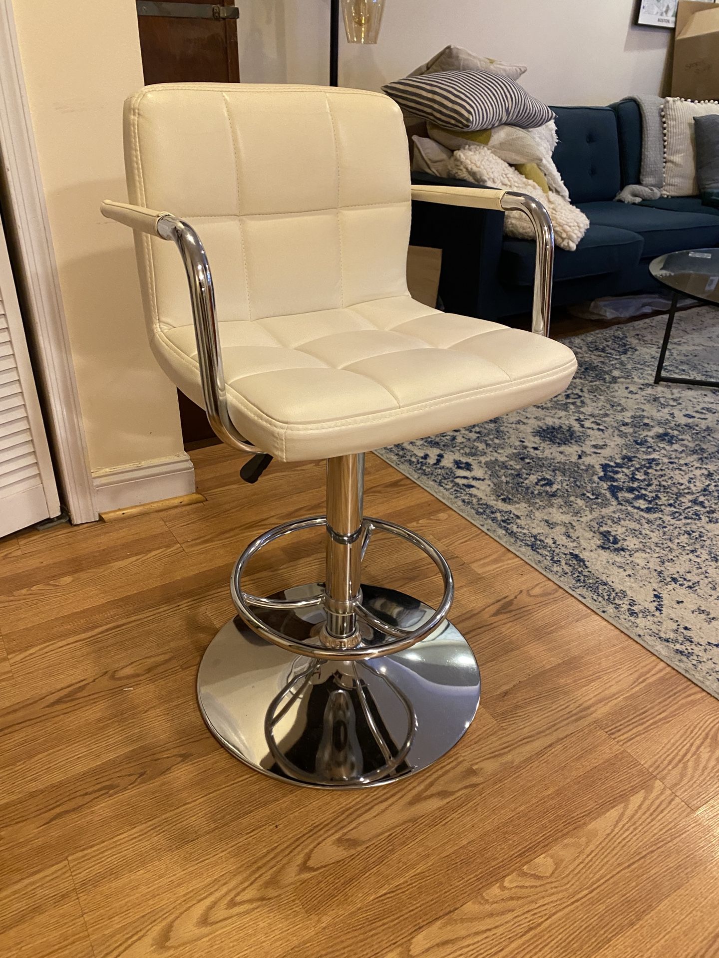 White Hydraulic Swivel Bar Stool – Adjustable