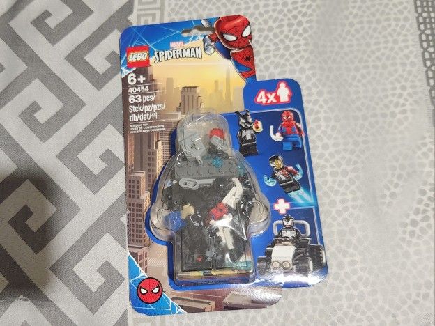 LEGO Marvel Spider-Man 40454 Spider-Man vs. Venom and Iron Venom