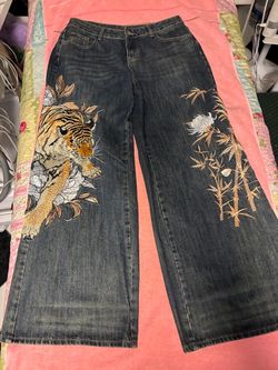Woman’s baggy pants