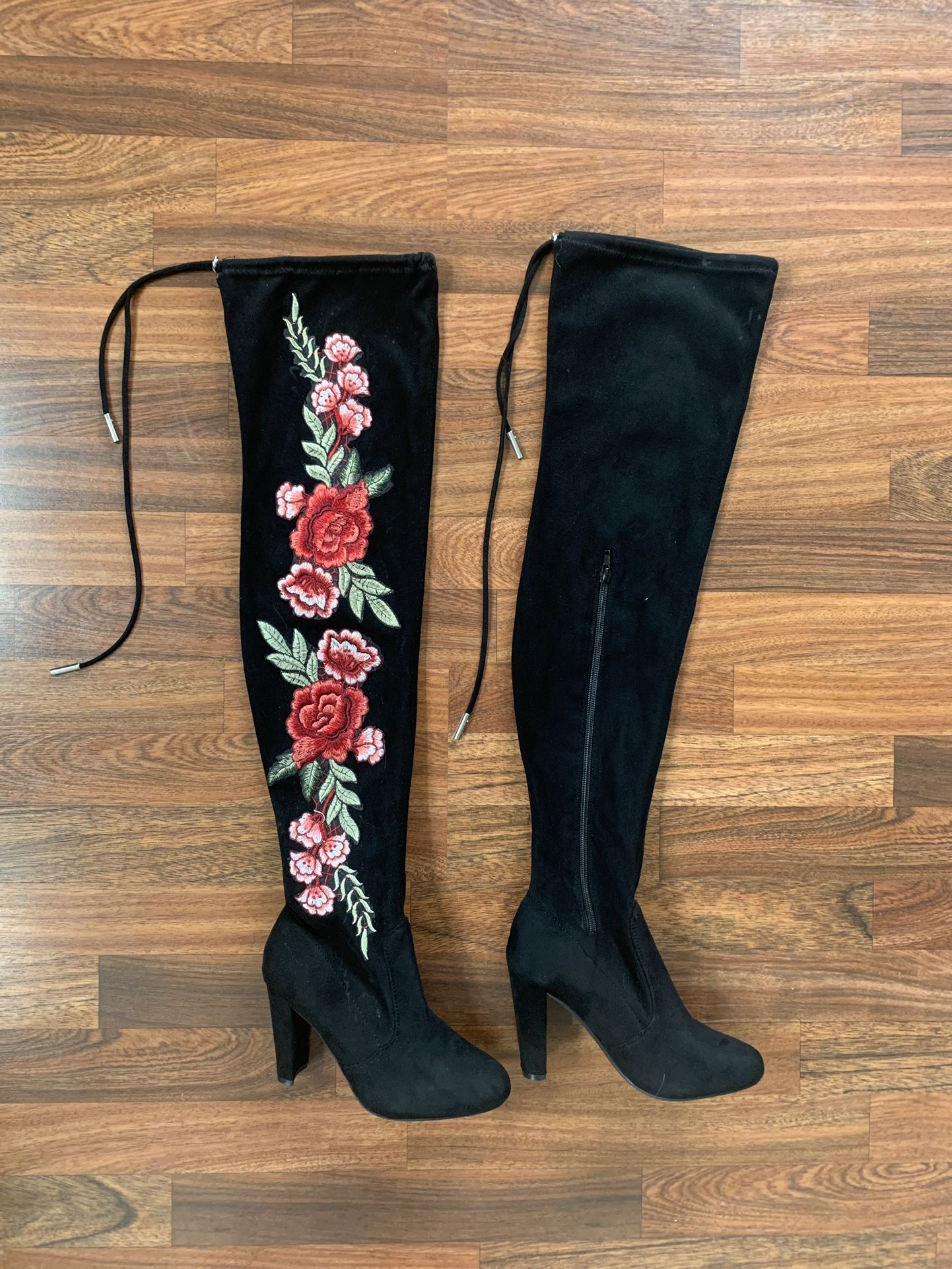 JustFab Tibbie Black Floral Boots, Size 7