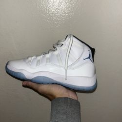 Jordan 11s Legend Blue Size 4