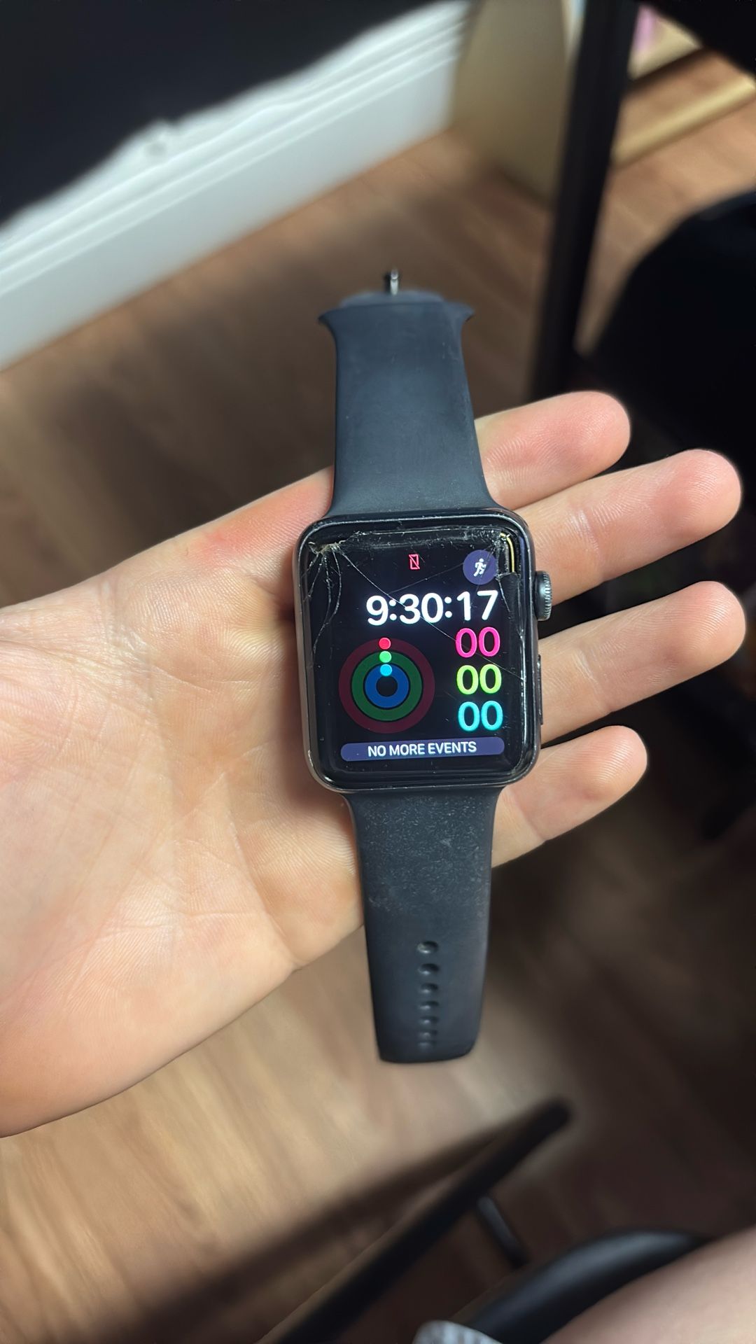 Apple Watch Series 3 - Cracked Screen