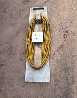 12-gauge 100’ contractor extension cord