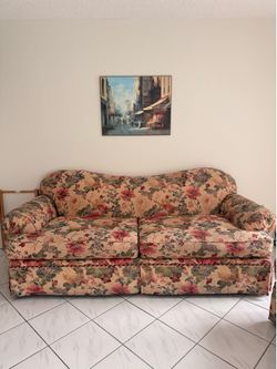 Vintage couch and loveseat in great condition