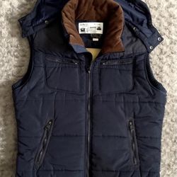 Men’s Vintage 90’s Diesel Wilfrid puffer vest hooded. Super rare! Size 2XL Gladstone Edition special edition. Great condition no rips or tears. Specia