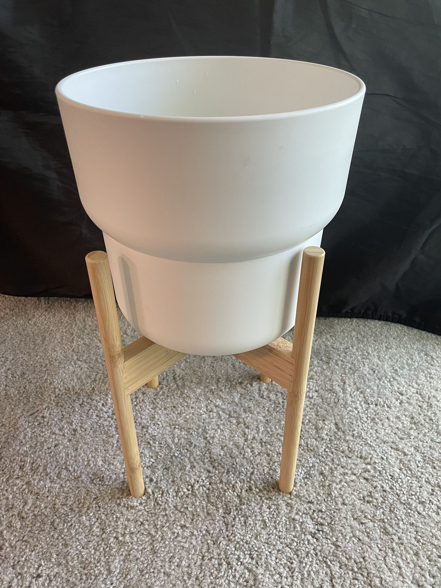 Plant Pot With Wooden Stand