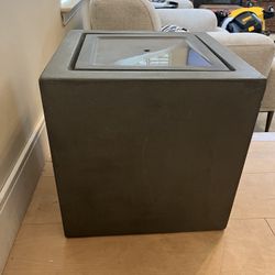 Beautiful Modern Indoor/Outdoor Cement Water Fountain