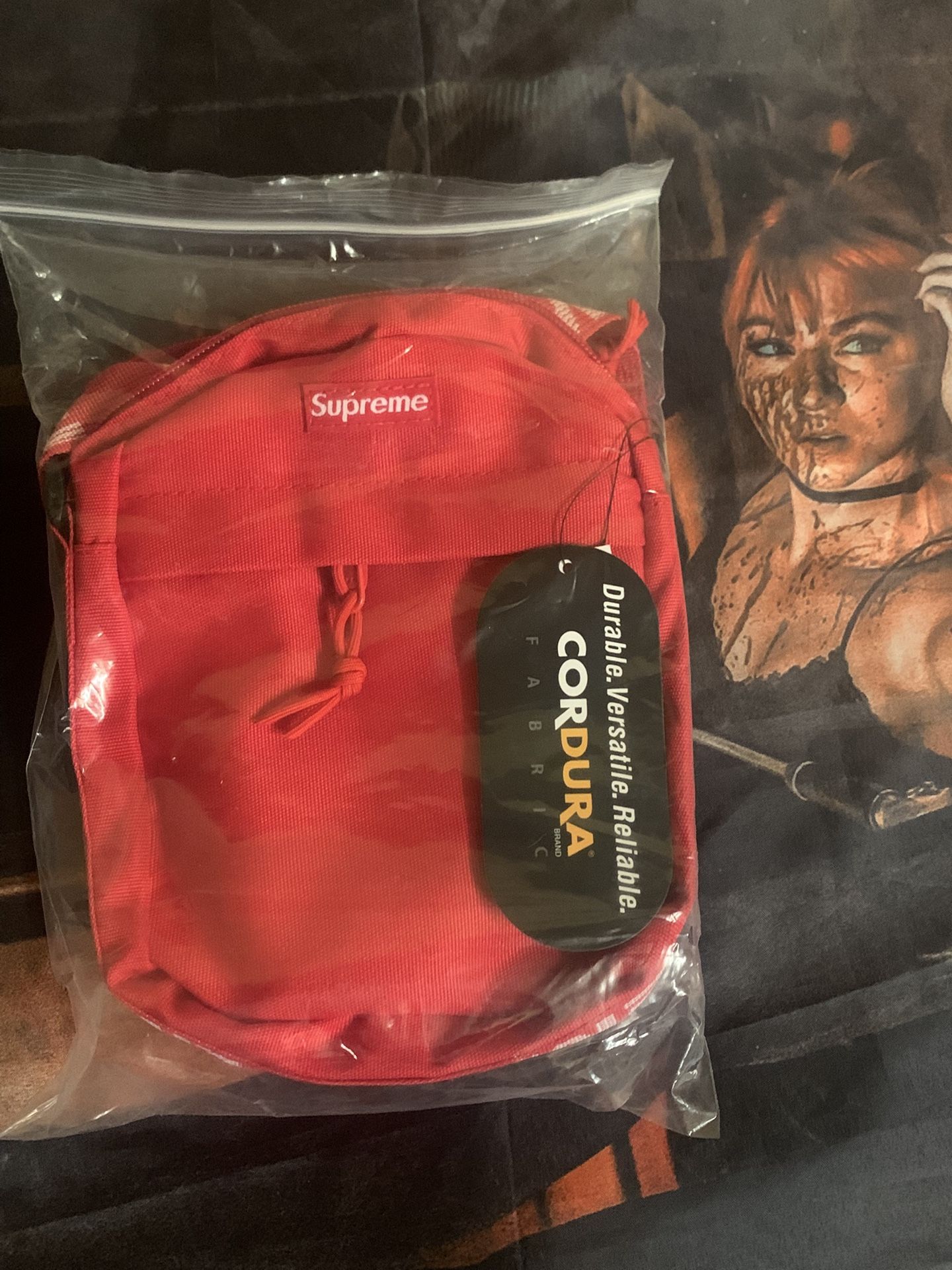 Supreme Shoulder Bag (authentic)