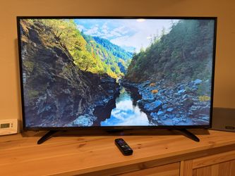 Sharp 43” 4K UHD Roku Smart TV + Remote – Excellent Working Condition