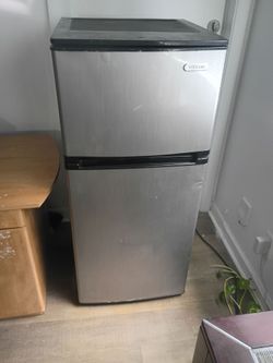 Vissani 4.5 cubic ft Mini Refrigerator