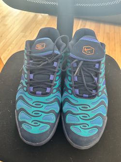 NIKE AIR MAX SNEAKERS.