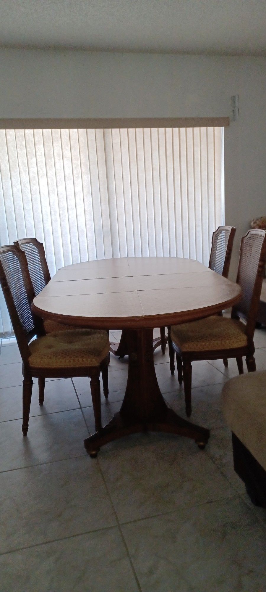 Wood Dining Room Table & Chairs