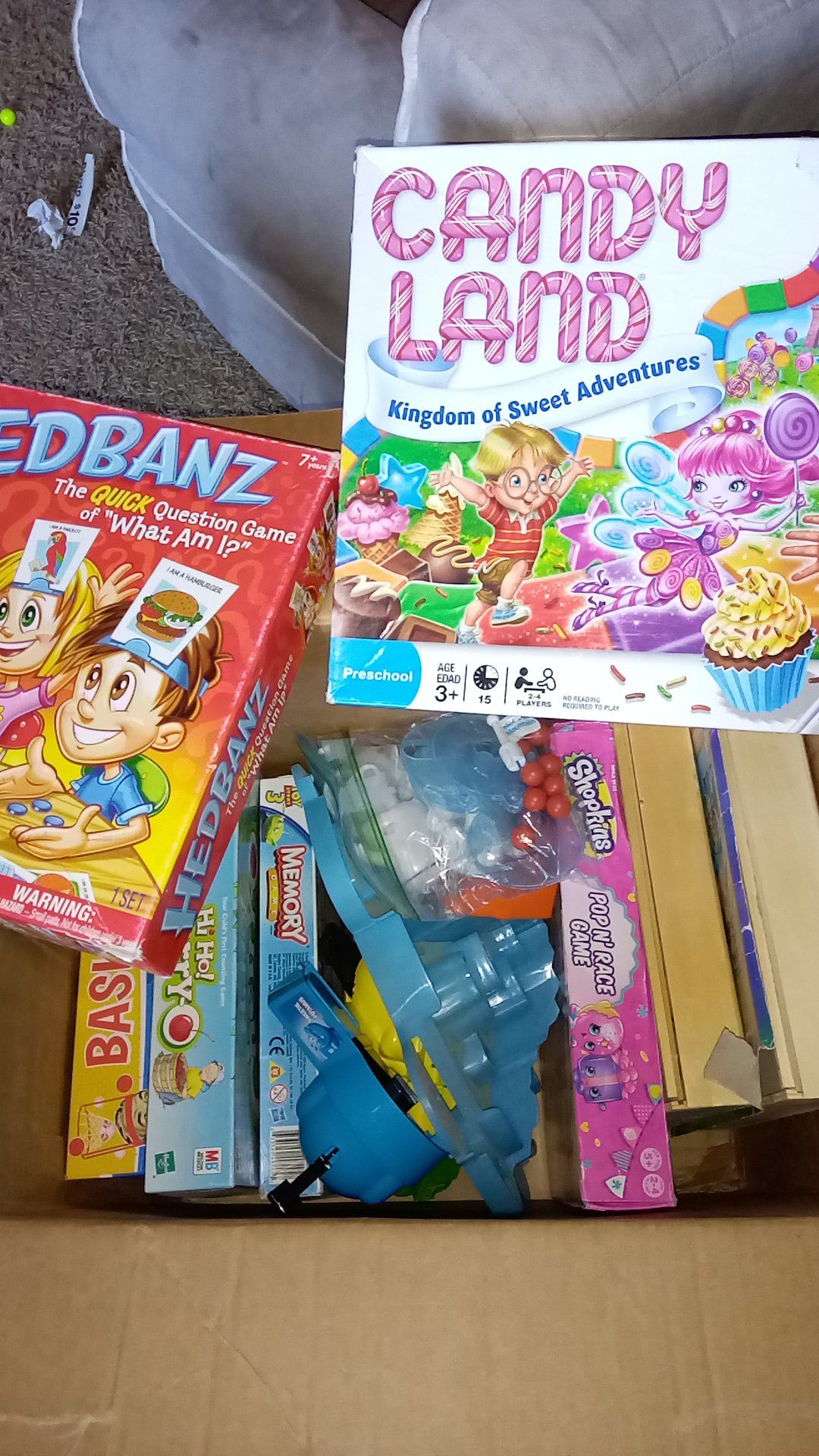 Box of kids games and puzzles, 10+ items