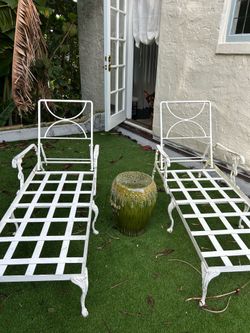 Chaise lounge patio chairs pair