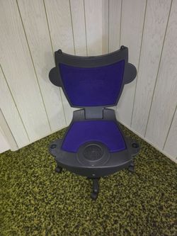 Vintage Intensor Gaming Chair with Built-in Speakers